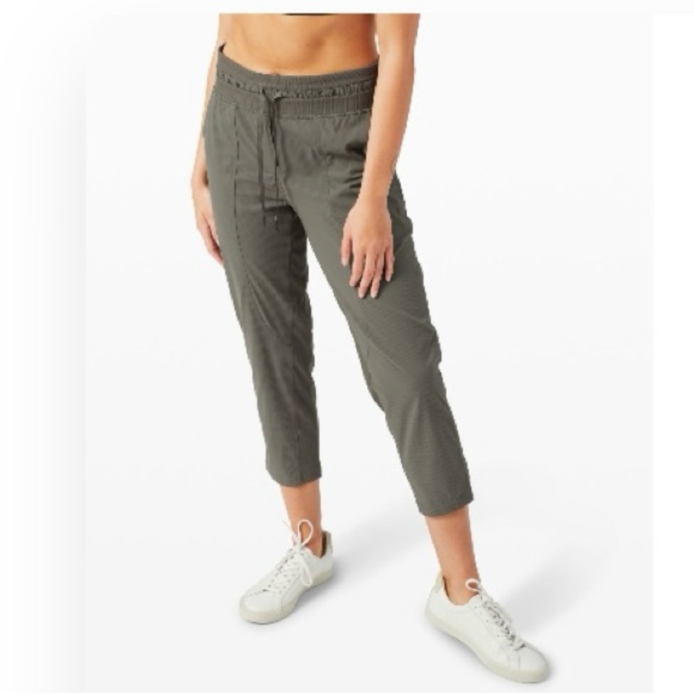 Lululemon Dance Studio Mid-Rise Cropped Pants size 2 in Grey Sage